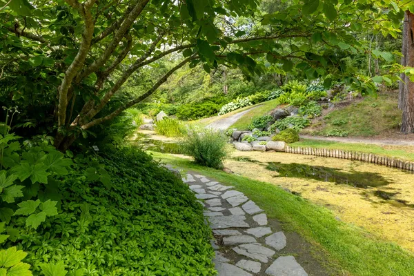 Chodníky a dlažba: DIY sprievodca pokládkou zámkovej dlažby